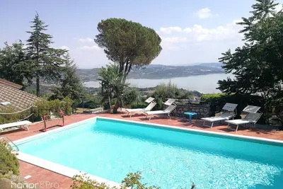 Image de Villa with pool surrounded by nature with stunning views of Lake Trasimeno