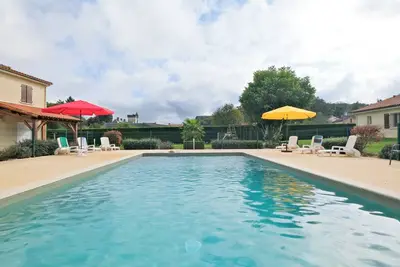 Image de Maison de vacances 'L'Enclos Avec Piscine Et Clim' avec piscine partagée, Wi-Fi et climatisation