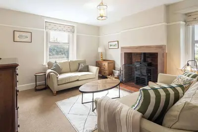 Host & Stay | Castle Hill Cottage