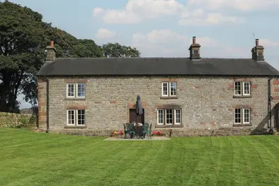 Stoney Cliffe Farm, family friendly, with hot tub in Leek