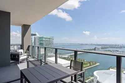 Image de Exclusive 3bd Penthouse on 50th Floor, Direct Water & City Views