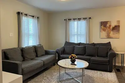 Image de Irish Haven! Spacious 5-bedroom house with Ac and WiFi! Walk to Notre Dame!