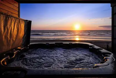 Image de Beachfront Luxury 5 star, Hot Tub, Fire Pit, Spa, Arcade, ♥on the Ocean♥ 4 kings