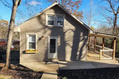 Image de Lovely 1 bedroom house w\/loft at Nolin Lake! Neighborhood boat ramp\/lake access.