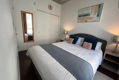 Image de Beautiful, modern condo, fully furnished and equipped, 20 mins from Downtown Mtl