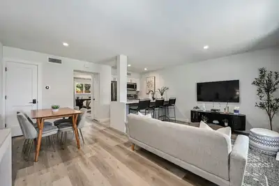 Image de New! Walk to Zilker & Barton Springs! King Bed!