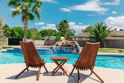 Image de Spacious Vegas Villa Luxury w/ pool, games, courts - 15 min to Lv Strip