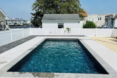 Charming 2br Front Cottage ~Pets Considered ~Pool