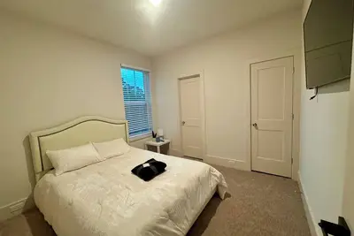 Image de 2 Rooms • Workstation • 800Mbps WiFi • Private Entry