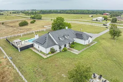 Image de Ranch Living: Resort-Like Amenities, Pool & Firepit