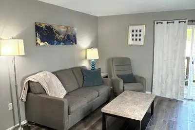 Image de Two condos each 3-bedroom 2-bath condos WiFi-No Stairs, right off the strip