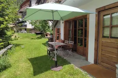 Image de Appartement en Rdc 55 m2 + jardin dans chalet, proche centre station, calme
