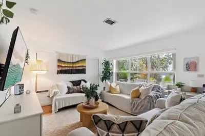 Image de Discounts! 10 mins to Wynwood & 5 Mins Miami Beach