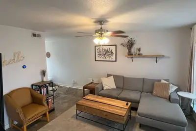 Image de Cozy 2bd Dog-Friendly Townhome – Great July Rates!