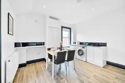 Image de Modern Duplex Apartment Located Near City Centre - Free Parking, Wi Fi & Netflix
