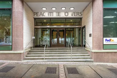 Image de Spacious 2-Bedroom Apartment with Scenic Views- 24i