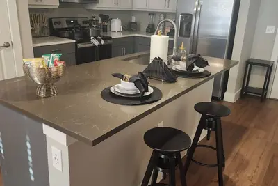 Image de Lux-Longhorn Suite w/ Boho vibes, 1king bedroom apt. Fort Worth w/ attach garage