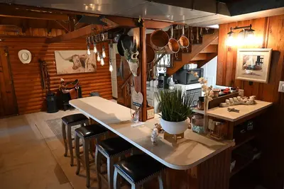 Image de Charming Loft Fall River Lakeside Cabin with large patio!