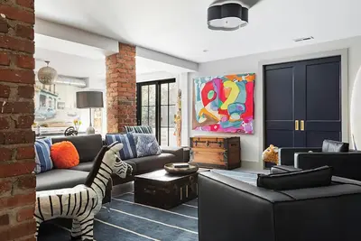 Downtown Durham - Sleeps 6! ! Private Yard! Dog Friendly! Large Space