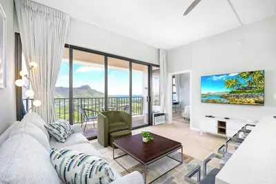 Image de 1br condo w/ skyline views & parking
