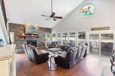 Image de Incredible Views, Spacious Deck, Private Dock, Gas Grill, Games & Cards