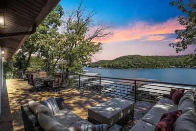 Image de Spacious, Quiet & Great Cove, Nearby Attractions, Private Dock, Fireplace, Expansive Deck