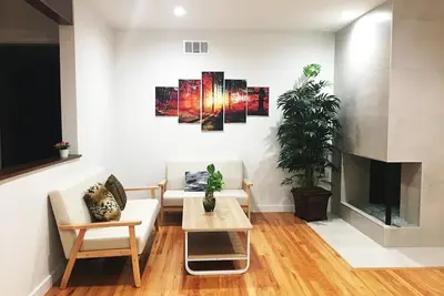 Image de 3-bedroom house in marvelous Westminster with Ac. Great for families