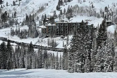 Image de Snowbird Condo. Ski-in\/Ski-Out Resort Vacation at Great Price! Pool Hot Tub Alta