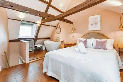 Image de Beautiful Grade 2 Listed Cottage Perfectly Located in the Centre of Frome.
