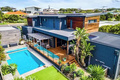 Image de 16 Barton Street -Dive Right In