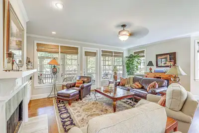Image de Upscale Home at Lake Oconee - Family Friendly!