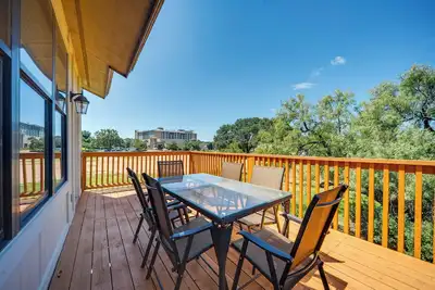 Image de Townhome Near Lake Lbj w/ Deck & Patio!