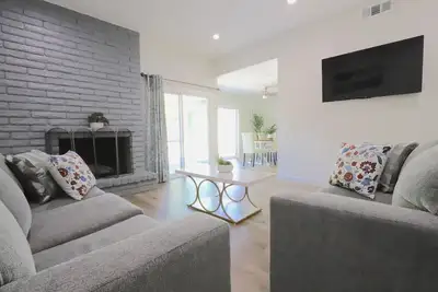 Image de No Stairs w/ Yard & FastWiFi (Olive Perch)