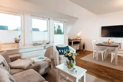 Image de Sylt is a valuable habitat and a soothing vacation spot, a paradisiacal realm of peace and tranquillity.