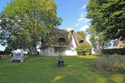 Image de Sylt is a valuable habitat and a soothing vacation spot, a paradisiacal realm of peace and tranquillity.