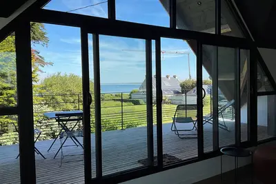Image de Maison d’architecte neuve, calme, vue sur mer sur la côte sauvage. Portivy