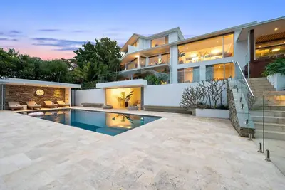 Image de \"White Haus\" – Resort Style Getaway