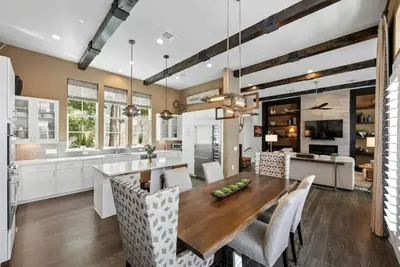 Image de Luxe Townhome | 4bd 5ba  Elevator | 1 mile from Dt