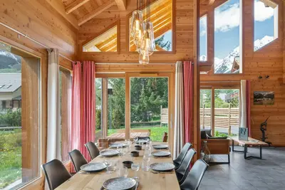 Image de Chalet lumineux avec jacuzzi et salle de jeux