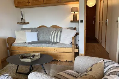 Image de Appartement Chaleureux à Méribel - 2 Chambres, Balcon et Départ Skis aux Pieds, Wifi