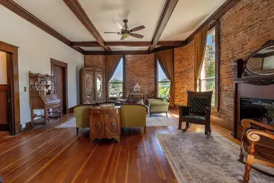 Image de The 1888 Building - Historic 2-Bedroom Loft Experience in Downtown Newberg