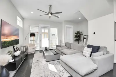 Image de Shades of Gray - Central - Garage - 300mbs Wifi - King