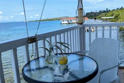 Image de Charming bungalow over a coral reef in the Caribbean sea with stunning sunsets!