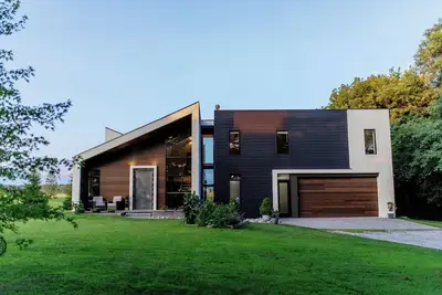 Image de Glas House! Unique Scandinavian inspired modern home