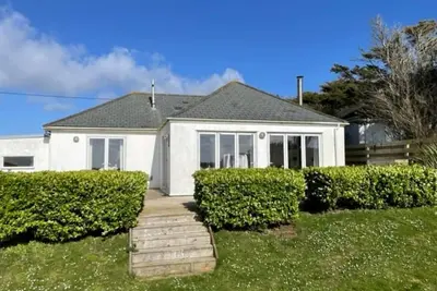 Image de Coast Cottage - stunning sea views & large garden. Dog friendly family home