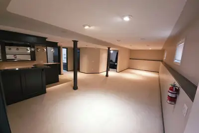 Image de 15 minutes to downtown and Airport, 2 minutes to Highway, Cozy 5 Bedroom house