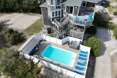 Image de New! ! Semi-Oceanfront-Waves, Nc: 4-bdrm/private pool w/tiki bar-Treasure Chest!