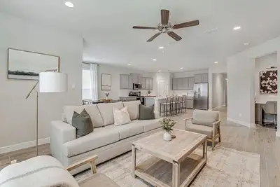 Image de Escape to Your Suburban Sanctuary