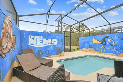 5br/4ba Luxury Home *Resort Access*