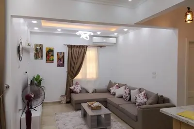 Charming 2-bedroom apartment in Garden October with Ac, WiFi, behind pyramids